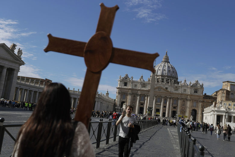 Педофилските скандали във Ватикана подкопават и авторитета на папата
