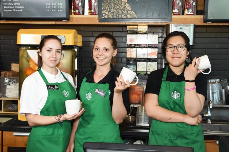 Десет години Starbucks® в България – десет знакови снимки