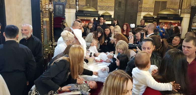 70 деца бяха кръстени във Варна като "противодействие на постепенното изчезване на българското ДНК"