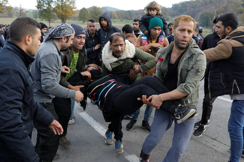 Хърватска полиция отблъсна със сълзотворен газ мигранти на границата