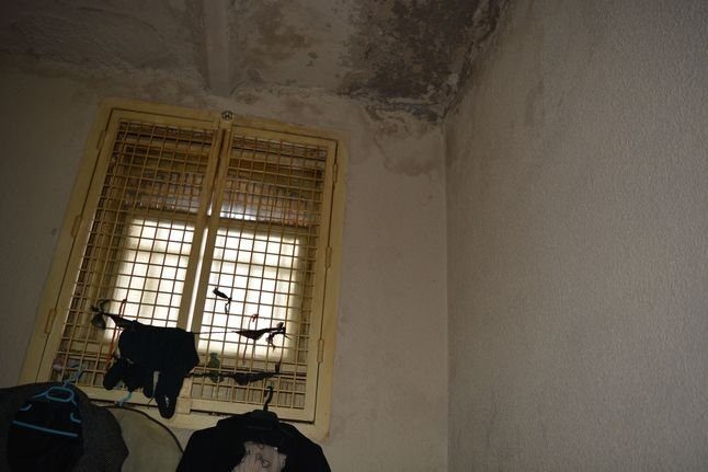 Мая Манолова показа килията на Иванчева и препоръча да ѝ се направи ремонт (снимки)