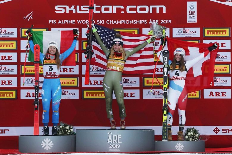 Световното по ски започна със злато за Шифрин и падане на Вон