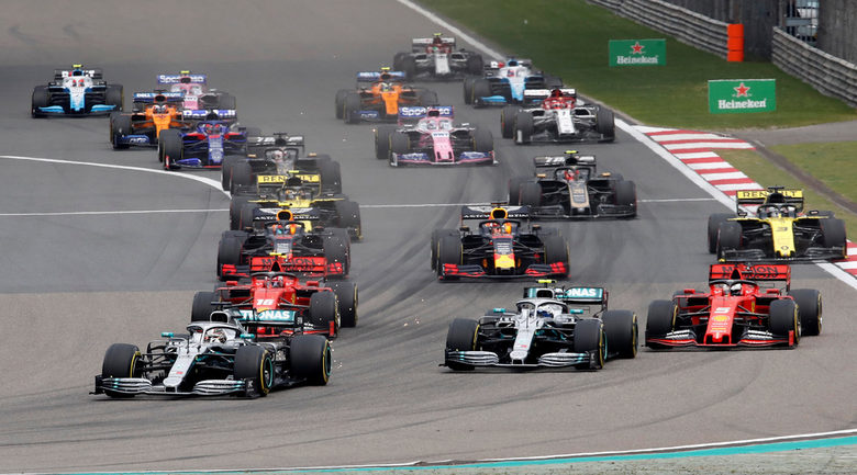 Триумф на Хамилтън и хаос във "Ферари" белязаха старт №1000 във Формула 1
