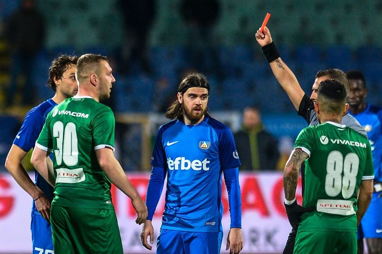 Моци провокира привържениците на "Левски" след гола си и това доведе до остра реакция