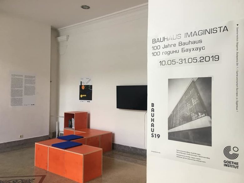 В "Баухаус имагиниста" артистът Лука Фрай чрез техники от скулптурата и архитектурата разработва пространство, в което посетителите могат да се запознаят с различните нива на проекта
