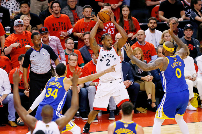 "Голдън стейт" измъкна титлата в НБА от ръцете на "Торонто" в драматичен завършек