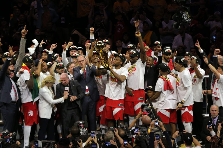 "Торонто раптърс" детронира "Голдън стейт" и грабна титлата в НБА след невиждана драма