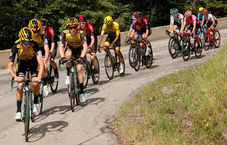 Еган Бернал узакони триумфа си в Тур дьо Франс