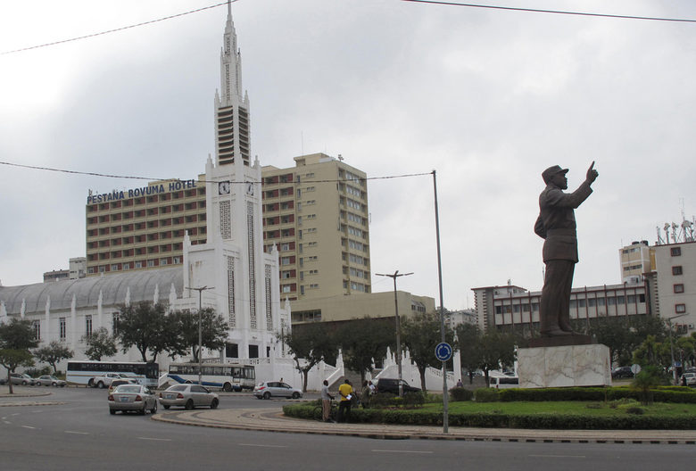 Статуя на спорния първи президент на Мозамбик Самора Машел (1975-1986 г.) в столицата Мапуту, 2015 г.