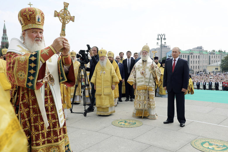 Руският патриарх Кирил, александрийският Тауадрос (вторият отдясно наляво) и руският президент Владимир Путин на церемония в Русия, 28 юни 2018 г.
