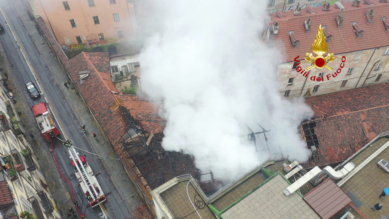 Пожар разруши покрива на 280-годишна забележителност на ЮНЕСКО в Торино