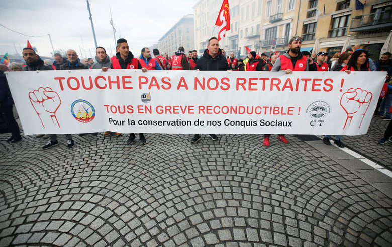 Френската пенсионна стачка, която не е само за пенсиите