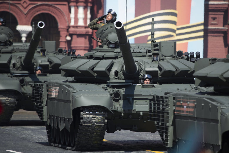 Танковете за парада на 9 май в Москва са защитени от коронавируса (а ветераните?)