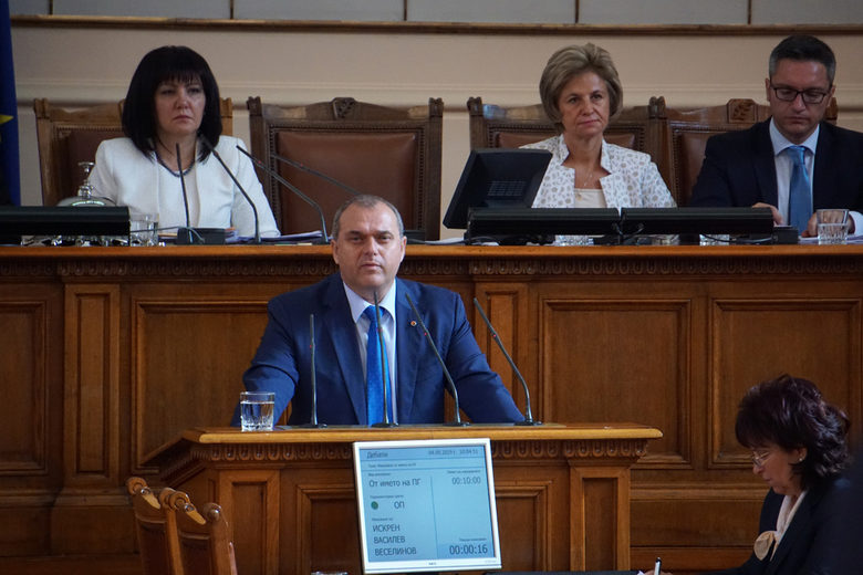 Искрен Веселинов от ВМРО предложи ГЕРБ "да официализират връзката си с ДПС", а те да излязат от управлението.