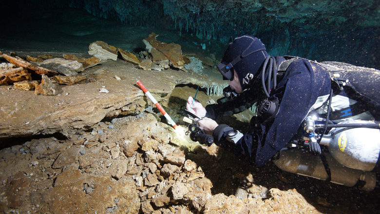 Праисторическа мина за охра бе открита в подводна пещера в Мексико