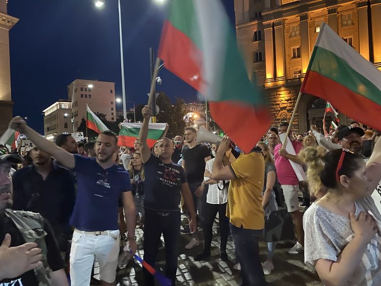Ескалация и сблъсъци с полицията на втория ден на протести в София
