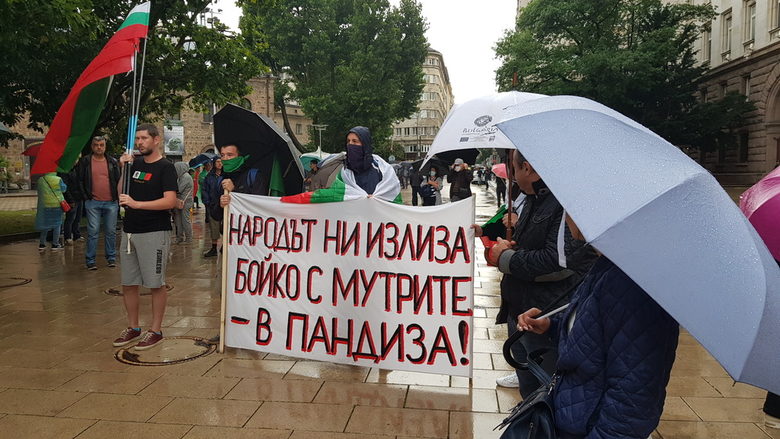Политическата криза: Борисов нито потвърди, нито отрече, че може да подаде оставка (хронология)