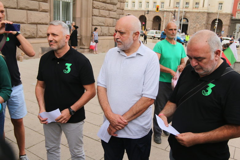 Ден 59: "Отровното трио" търси доброволци за сваляне на мафията (хронология)