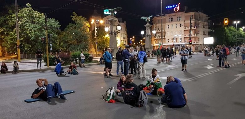 Ден 59: "Отровното трио" търси доброволци за сваляне на мафията (хронология)