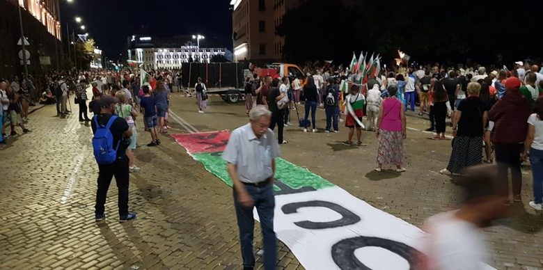 Ден 60: В деня на Съединението президентът заговори за братство на почтените хора (хронология)
