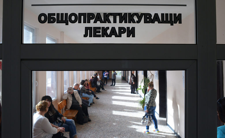 Личните лекари казват, че работят на "супер първа линия"