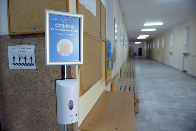 Коронавирусът в България: Маски за учениците, рецепти по телефона (хронология)