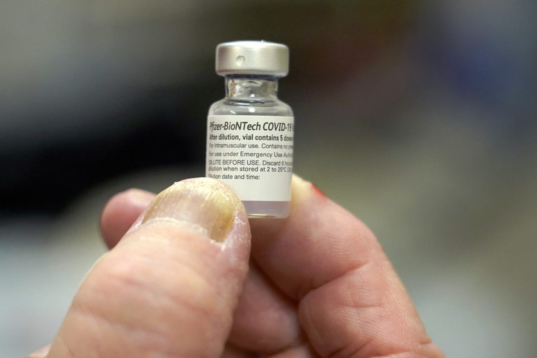 Коронавирусът по света: Еврокомисията е готова да купи ваксини и от "Новавакс" (хронология)