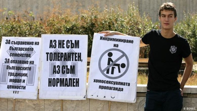 Плакати от контрапроявите на "София прайд"