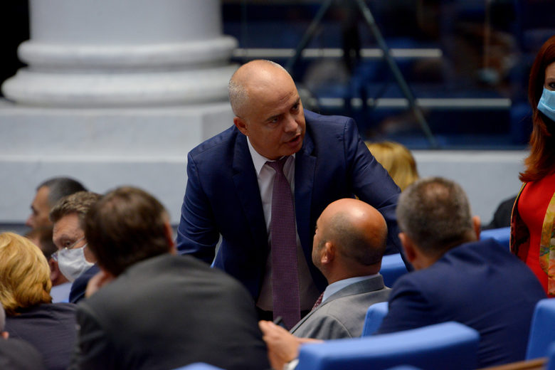 След изборите: за 13 ч. парламентът промени някои правила за изборите (хронология)
