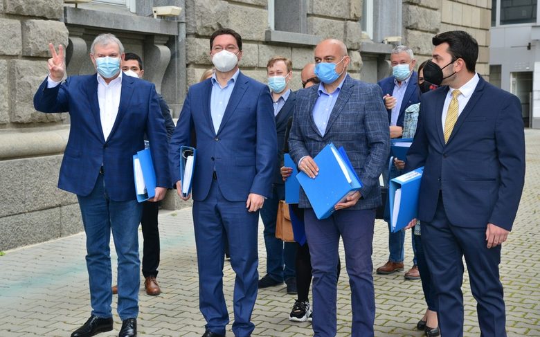 Преди изборите: основните претенденти за новия парламент подадоха документи (хронология)