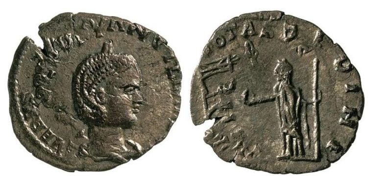 Оригинал на една от монетите, подобна на откритите в кабинета на Папалезов, струва около 1000-1200 евро.