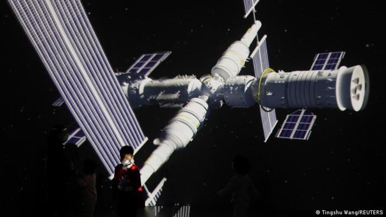 Модел на китайската космическа станция "Тянгун".