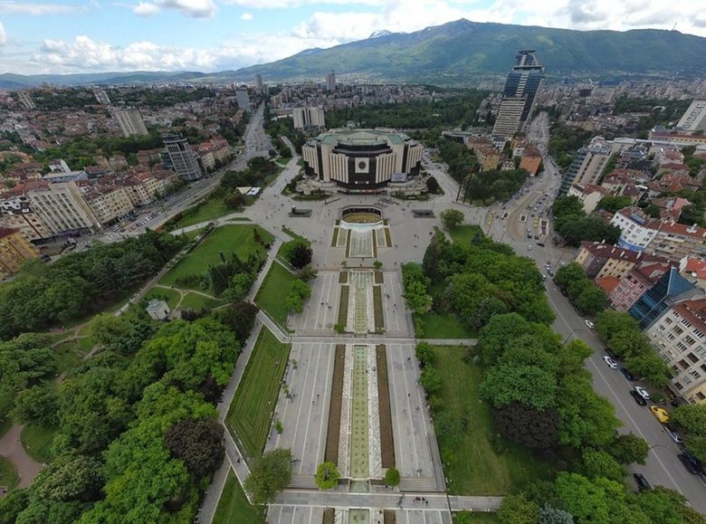 София продължава да не разполага с модерен конгресен център и разчита единствено на завършеният преди 40 години Национален дворец на културата.
