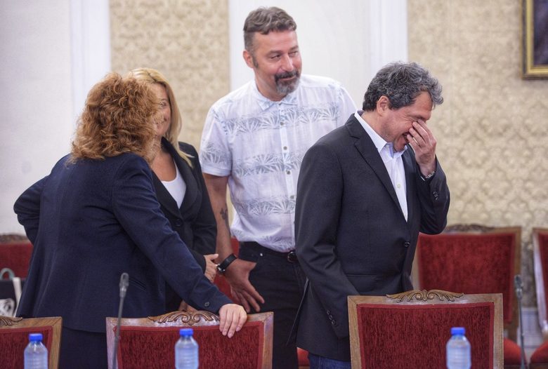 Политическото напрежение: БСП иска допълнения и корекции в декларацията на "Има такъв народ"
