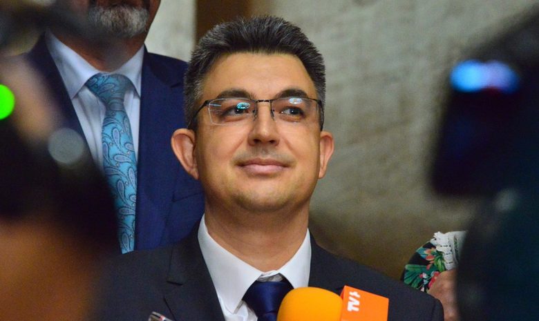 Политическото напрежение: БСП иска допълнения и корекции в декларацията на "Има такъв народ"