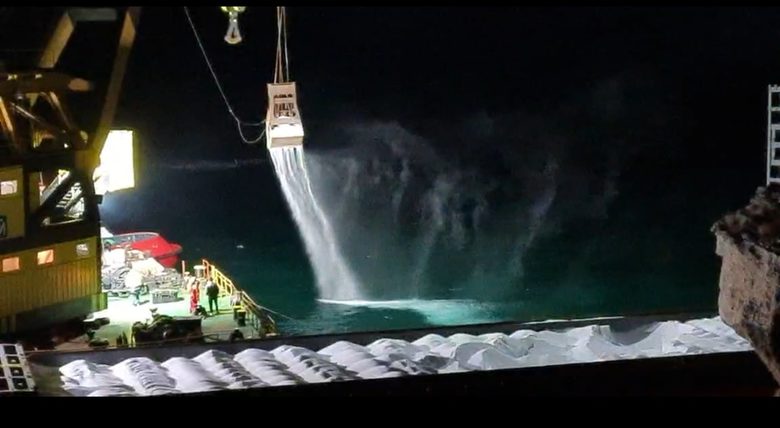 Най-голямата жертва на заседналия кораб край Яйлата се очертава риболовът