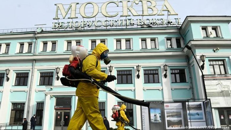Дезинфекция по улиците на Москва.