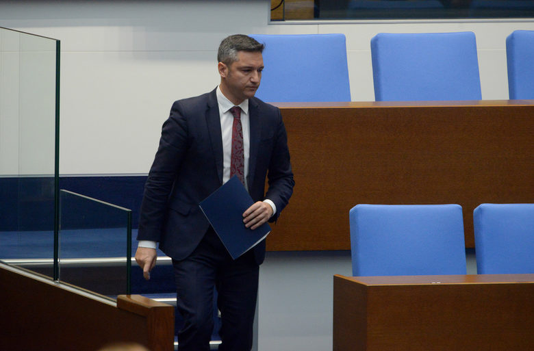 След изборите: Говорителят на кабинета се присъедини към поредицата партийни оставки (хронология)