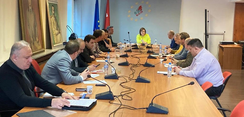 След изборите: Разпределението на министрите между партиите щяло да е 8-4-3-2