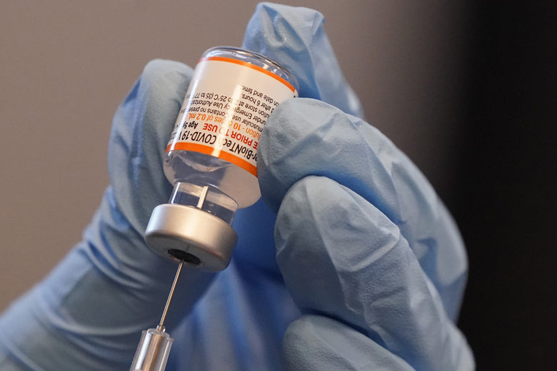 Коронавирусът по света: СЗО обяви Омикрон за "висок риск"