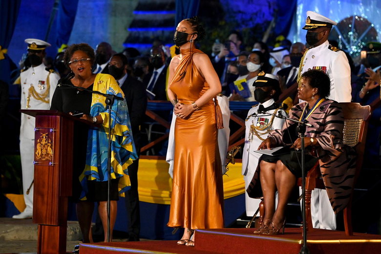 Барбадос спря да признава кралица Елизабет Втора и обяви Риана за национален герой