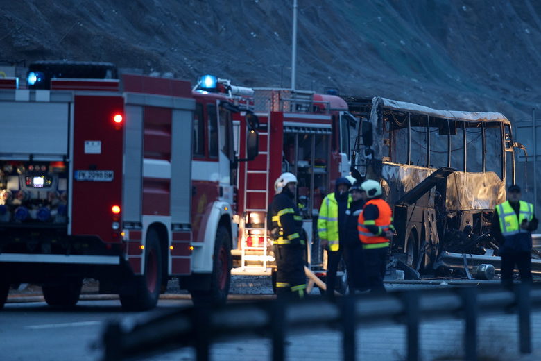 Извод от катастрофата с автобуса: българските пътища убиват и то законно