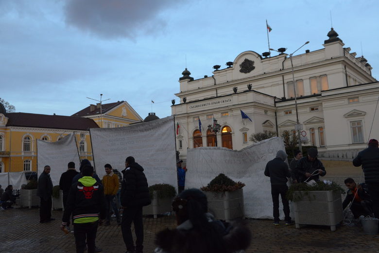 Началото на 47-ия парламент: неочакван нов председател, въпросителни за кабинета и обещания за промени