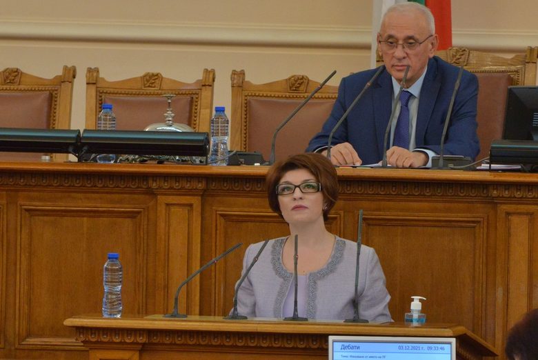 Началото на 47-ия парламент: неочакван нов председател, въпросителни за кабинета и обещания за промени