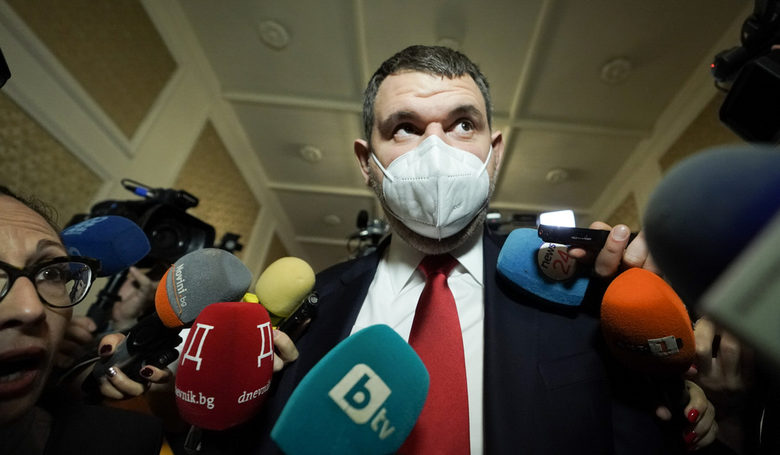 Началото на 47-ия парламент: неочакван нов председател, въпросителни за кабинета и обещания за промени