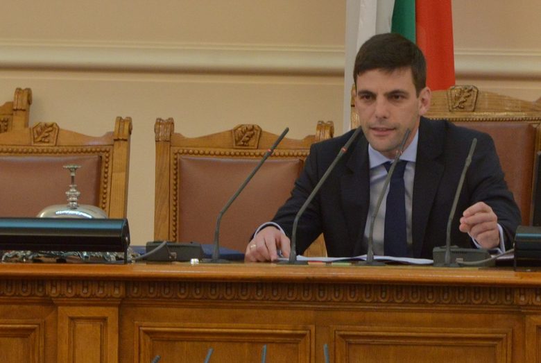 Началото на 47-ия парламент: неочакван нов председател, въпросителни за кабинета и обещания за промени