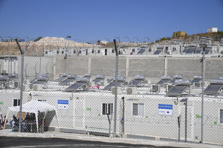 Новият лагер за мигранти на гръцкия остров Самос, построен с европейски средства