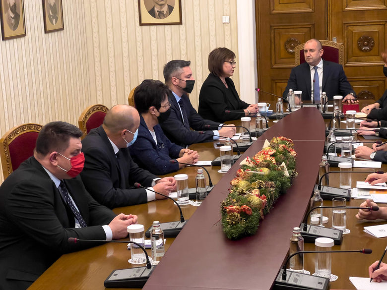 Консултациите за кабинет: Ще има четирима вицепремиери, Нинова не отрича да е една от тях (хронология)