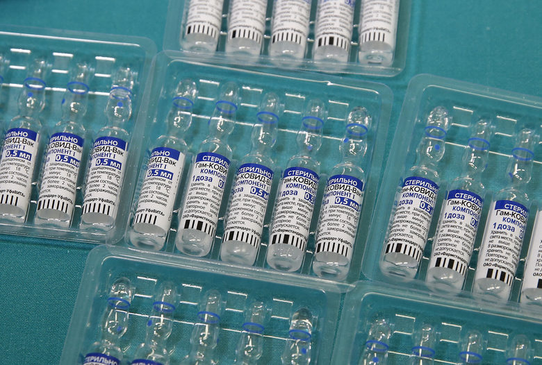 Коронавирусът по света: ЕС одобри смесването на векторни и иРНК ваксини