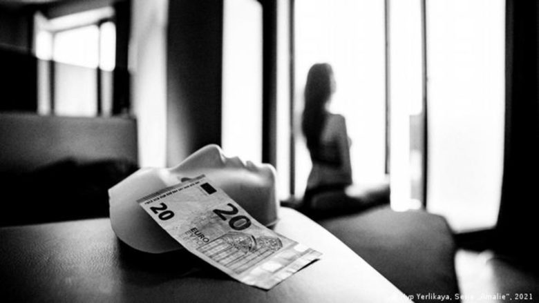 Живот, пазен в тайна: вижте историята на десет проститутки в Германия